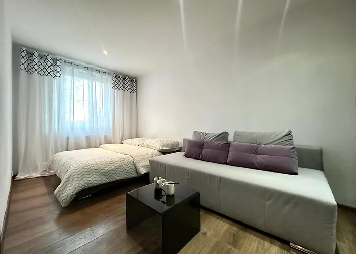 Chrobrego - Self Check-in 20h - Parking Oława